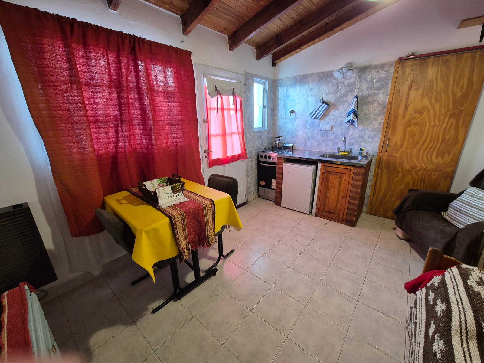 Vista de la silla y la cocina